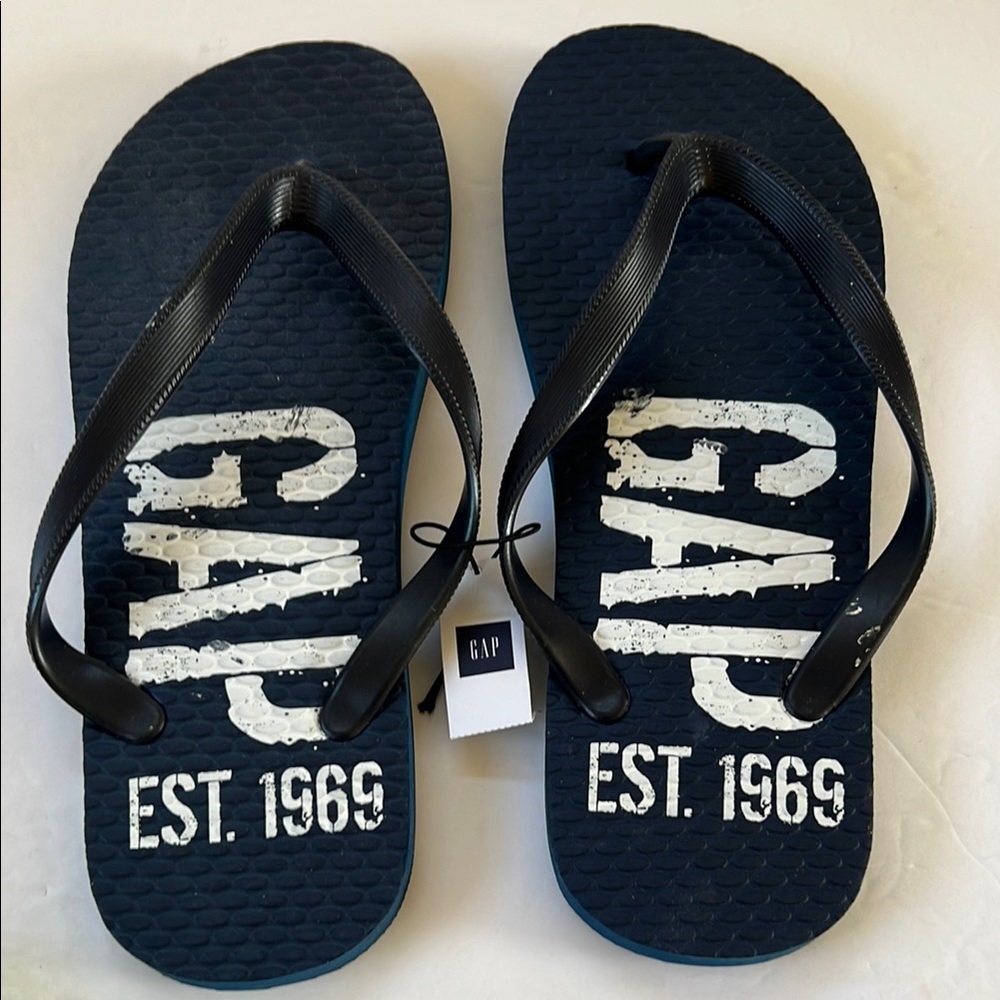 New Men’s GAP logo flip flops
